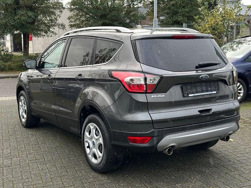 Gebraucht Ford Kuga Cool & Connect 150 PS (110 kW) 2019 Grau SUV