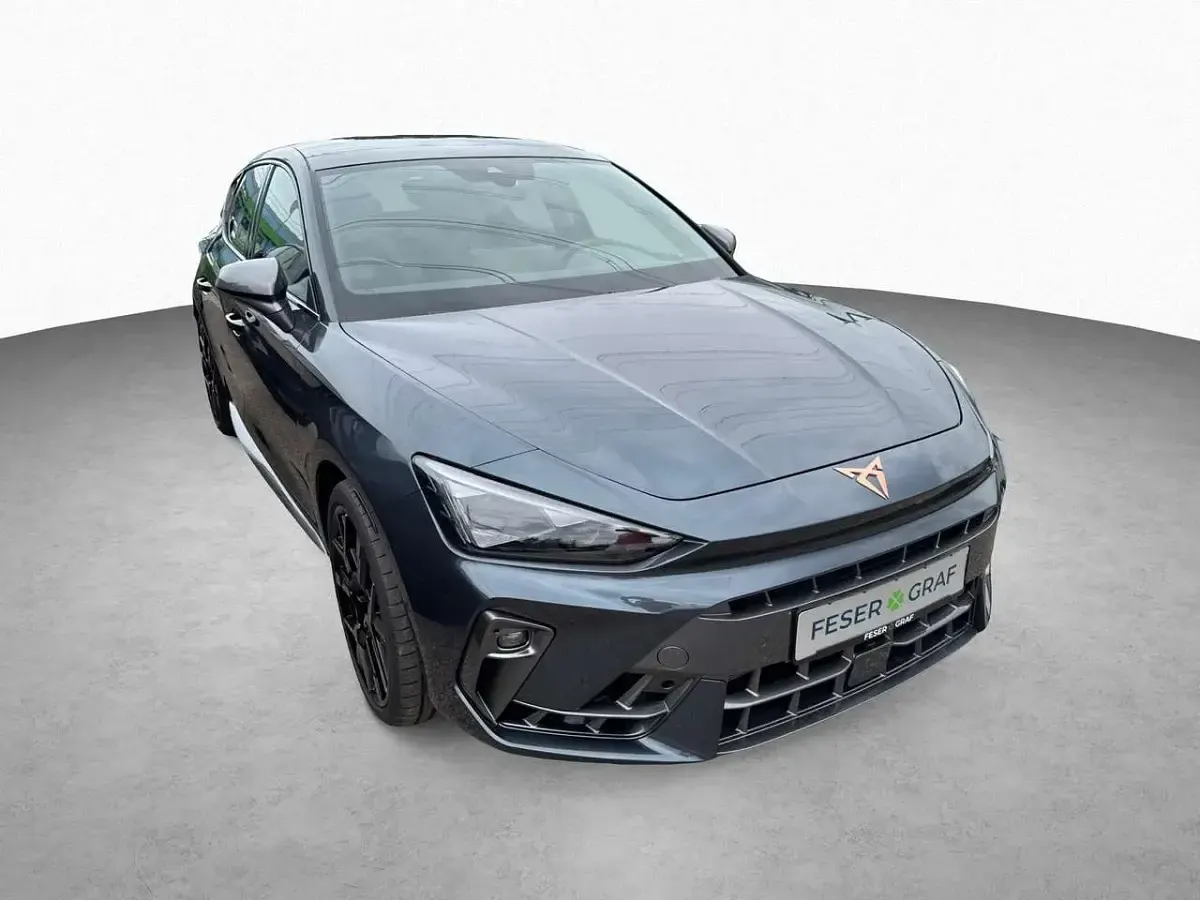 Używany Cupra Leon VZ 300 KM (220 kW) 2026 Szary Sedan/Limuzyna