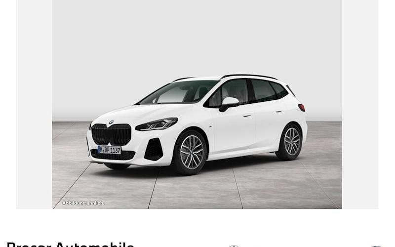 Weiß Gebraucht 2023 BMW 218 Luxury Line Kombi | 27.890 € - Bild 1/4