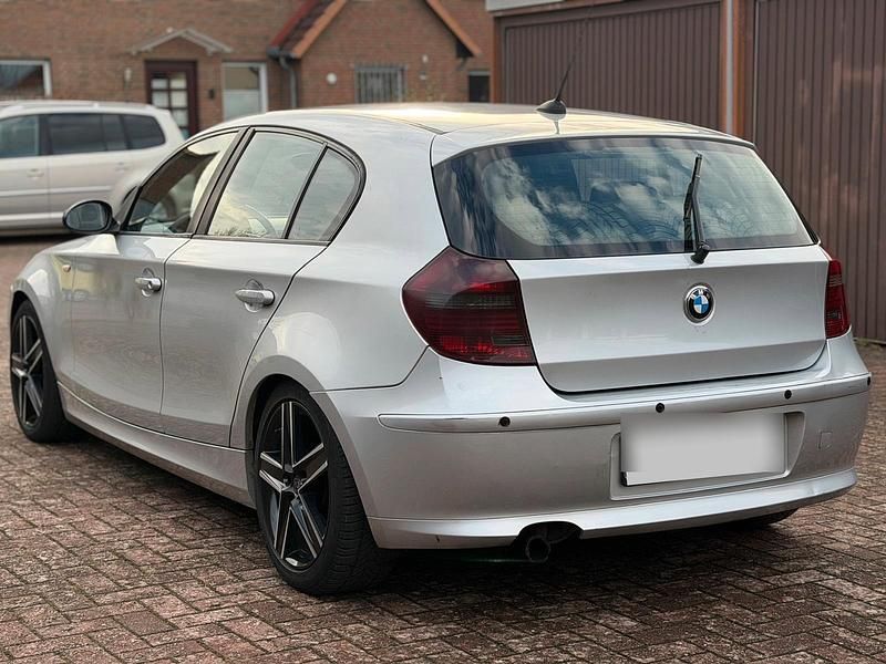 Gebraucht BMW 118 143 PS (105 kW) 2009 Silber Kleinwagen