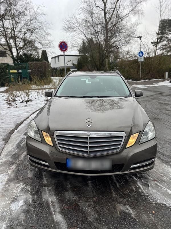 Gebraucht Mercedes E220 Avantgarde 170 PS (125 kW) 2012 Braun Kombi