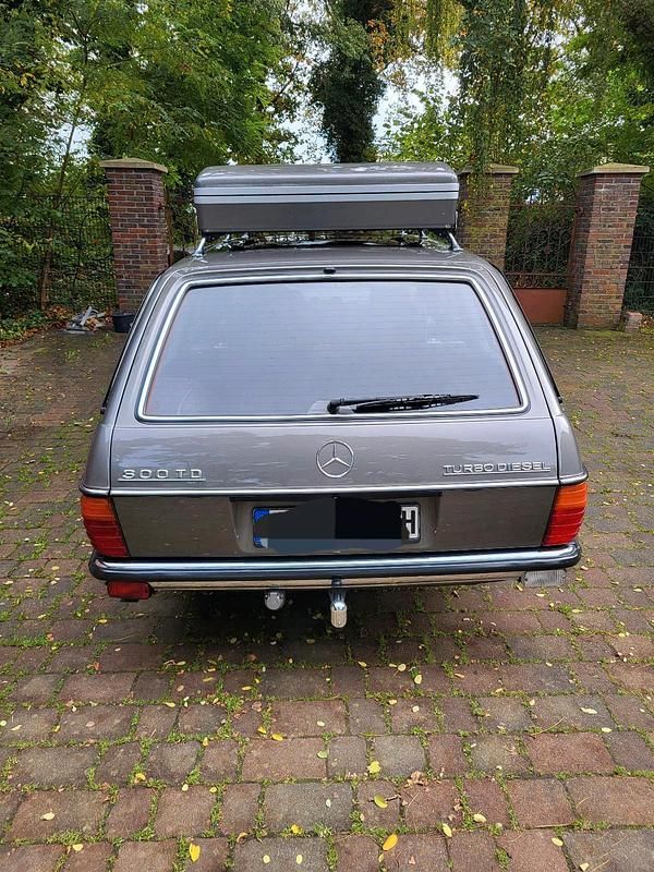 Gebraucht Mercedes 190 125 PS (91 kW) 1984 Grau Limousine