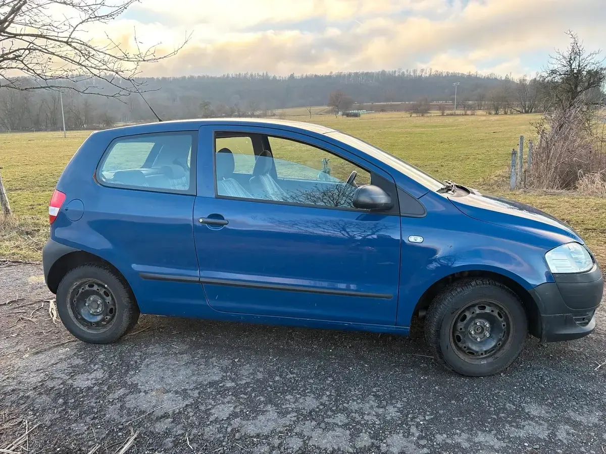 Gebraucht VW Fox 54 PS (39 kW) 2010 Blau Kleinwagen
