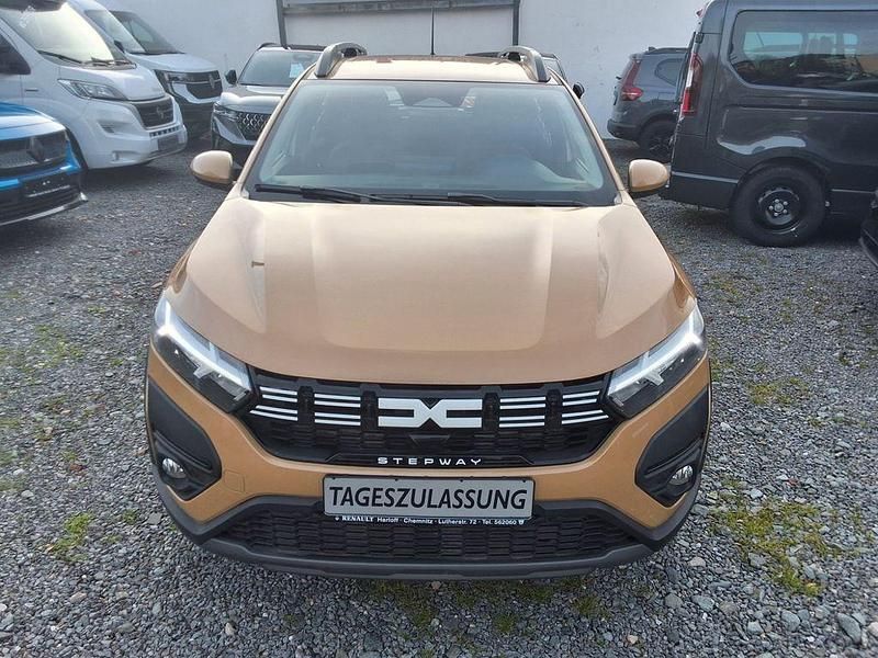 Neu Dacia Sandero Expression 101 PS (74 kW) 2025 Blau SUV