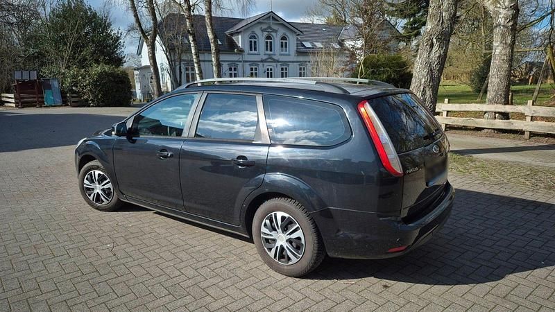 Gebraucht Ford Focus 101 PS (74 kW) 2011 Schwarz Kombi