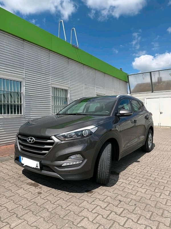 Braun Gebraucht 2016 Hyundai Tucson SUV | 12.200 € - Bild 1/4