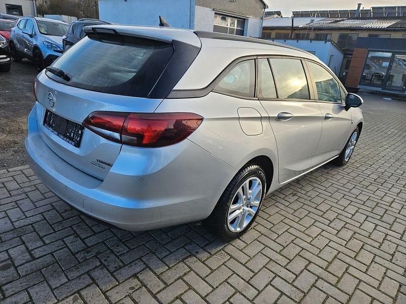 Gebraucht Opel Astra Edition 150 PS (110 kW) 2016 Argonsilber/sovereign/switchbl Kombi
