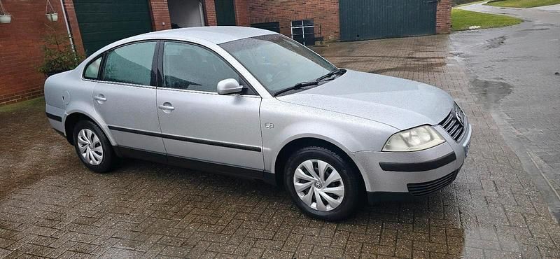 Gebraucht VW Passat 101 PS (74 kW) 2002 Silber Limousine