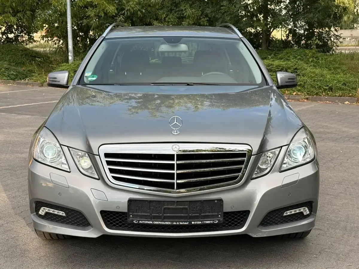 Gebraucht Mercedes E250 Avantgarde 204 PS (150 kW) 2010 Silber Kombi