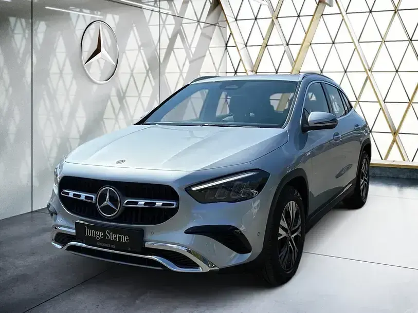 Gebraucht Mercedes GLA200 Progressive 150 PS (110 kW) 2025 Hightechsilber metallic SUV