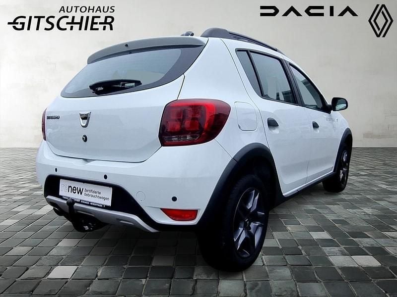 Gebraucht Dacia Sandero Celebration 90 PS (66 kW) 2017 Weiß Limousine