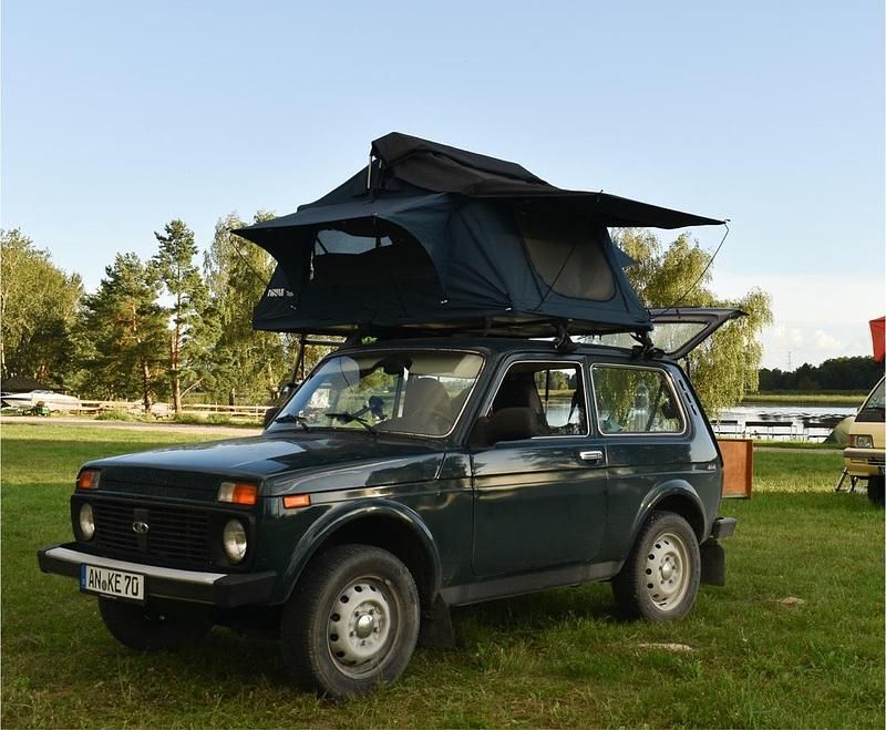 Grün Gebraucht 2011 Lada niva SUV | 7.500 € - Bild 1/4