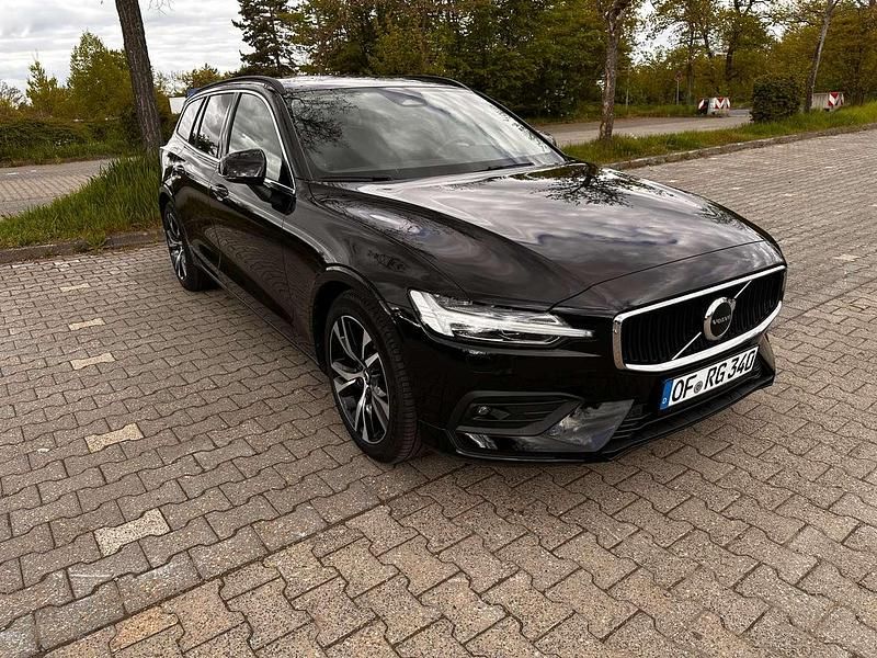 Gebraucht Volvo V60 Core 163 PS (119 kW) 2024 Schwarz Kombi