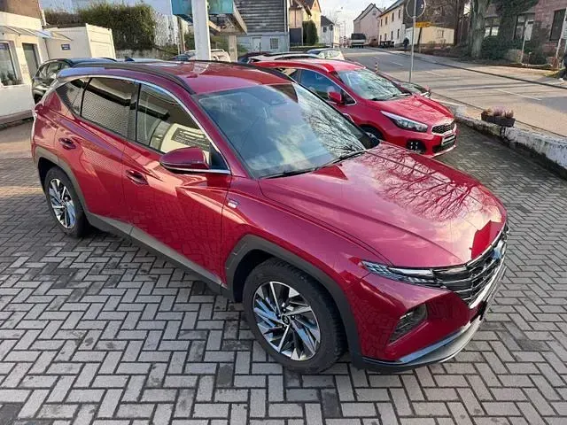 Gebraucht Hyundai Tucson Trend 136 PS (100 kW) 2022 Rot SUV