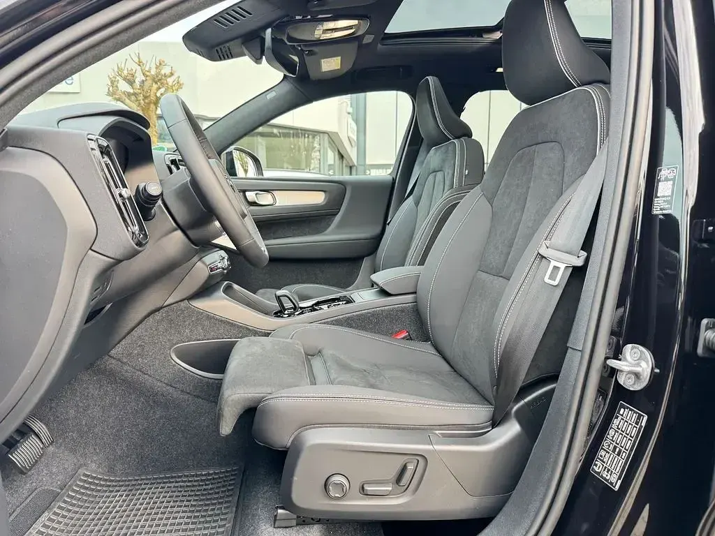 Gebraucht Volvo XC40 Ultra 197 PS (144 kW) 2026 Schwarz SUV