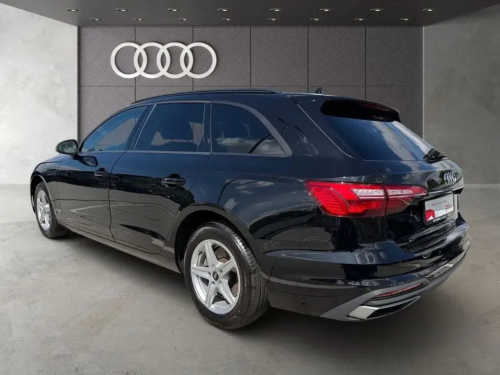 Gebraucht Audi A4 163 PS (119 kW) 2023 Brillantschwarz Kombi