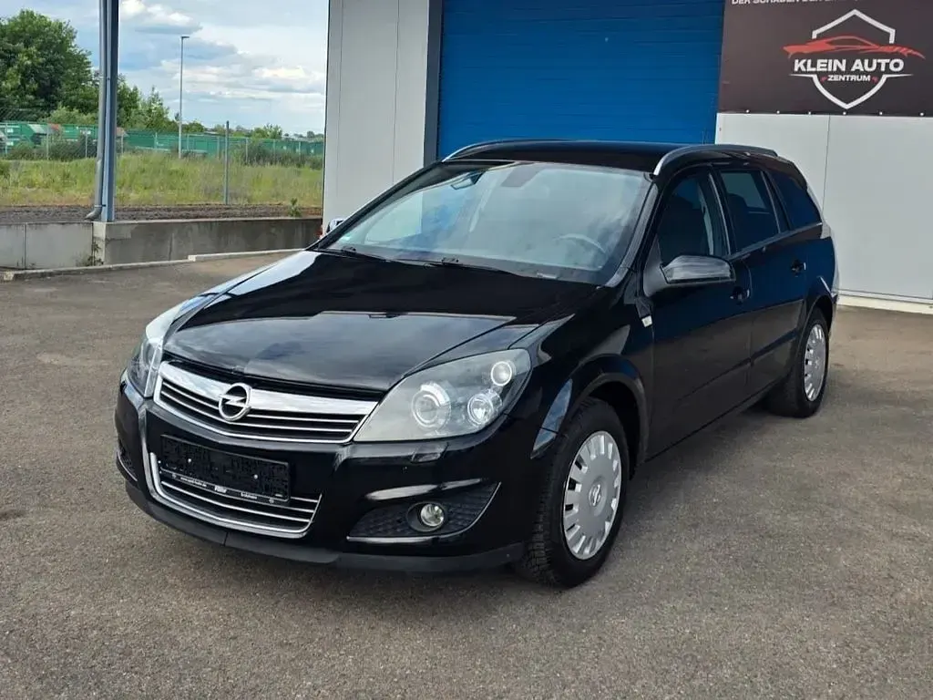 Gebraucht Opel Astra Edition 140 PS (102 kW) 2009 Schwarz Limousine