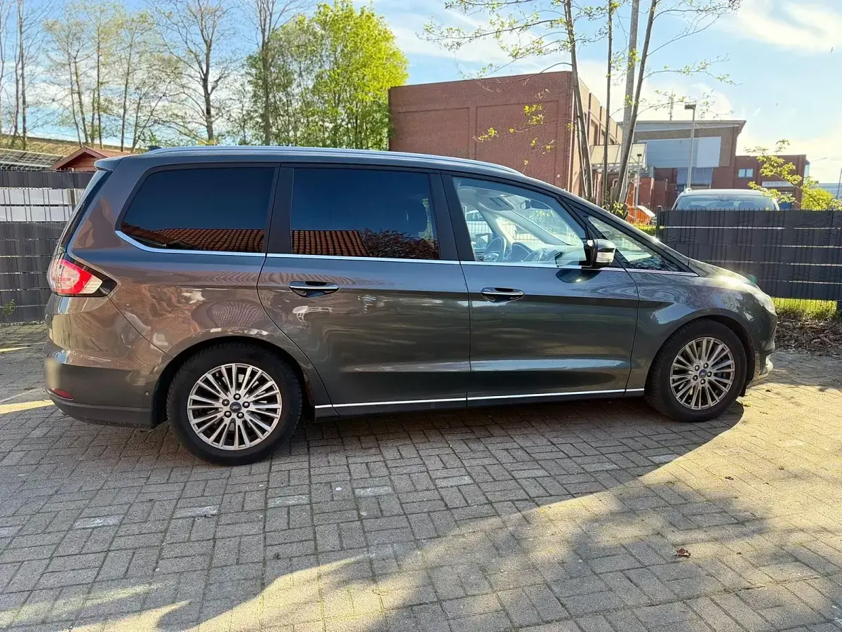 Second-hand Ford Galaxy 180 CP (132 kW) 2016 Gri Monovolum