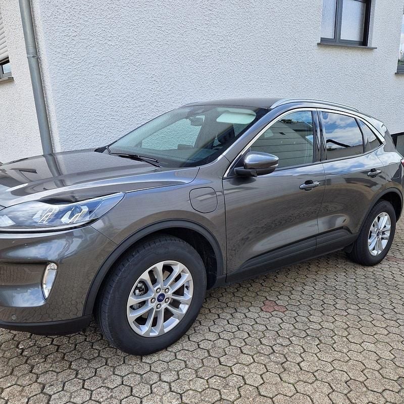 Grau Gebraucht 2022 Ford Kuga Titanium SUV | 22.950 € (Superpreis) - Bild 1/4