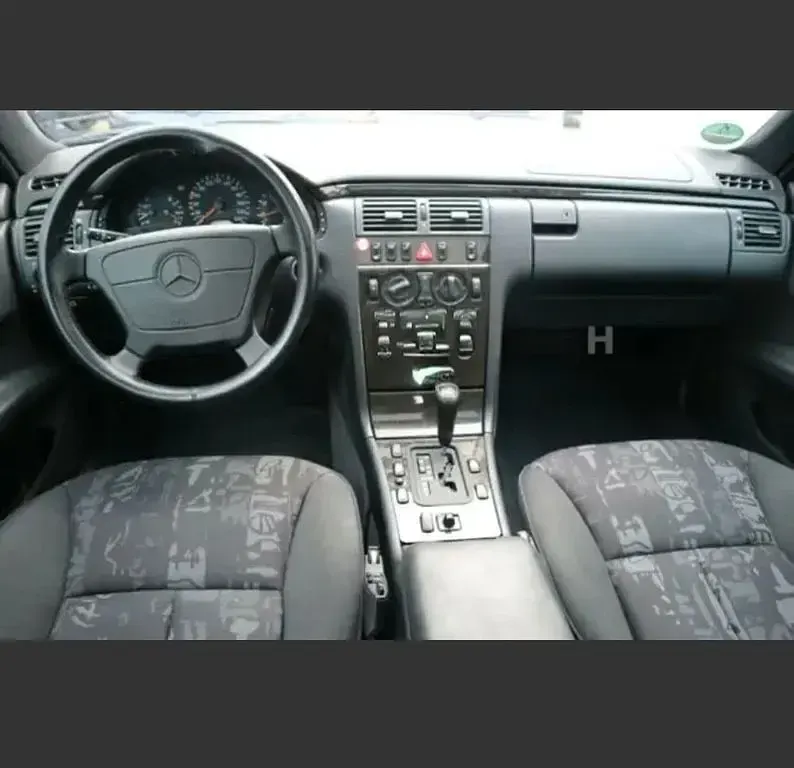 Gebraucht Mercedes E240 170 PS (125 kW) 1998 Blau Limousine