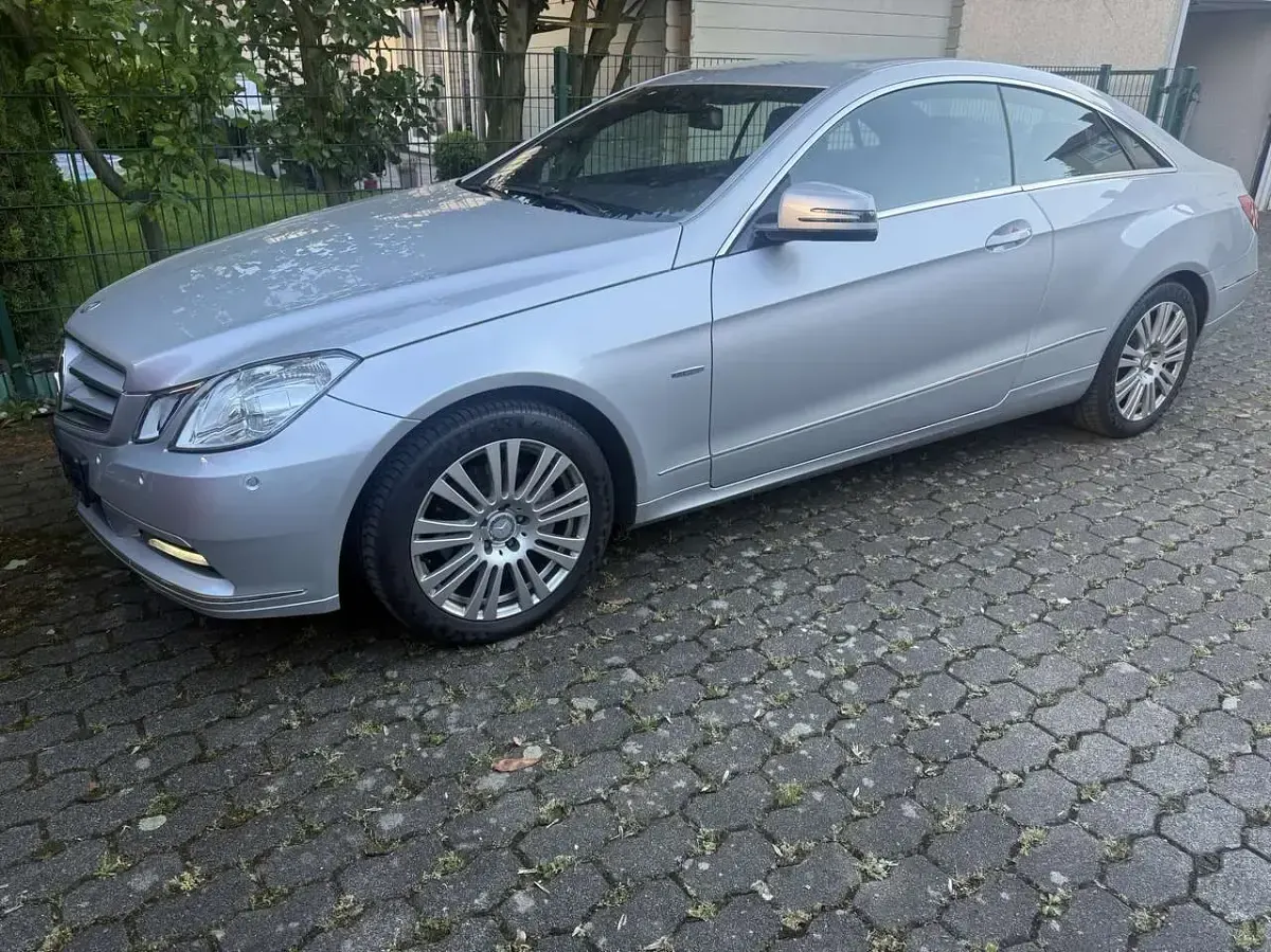 Gebraucht Mercedes E200 Elegance 184 PS (135 kW) 2012 Silber Coupé