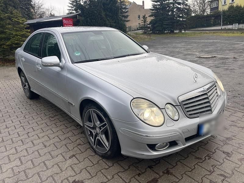 Silber Gebraucht 2009 Mercedes E320 Limousine | 4.990 € (Guter Preis) - Bild 1/4