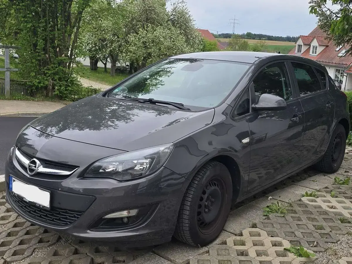 Gebraucht Opel Astra Edition 140 PS (102 kW) 2015 Grau Limousine