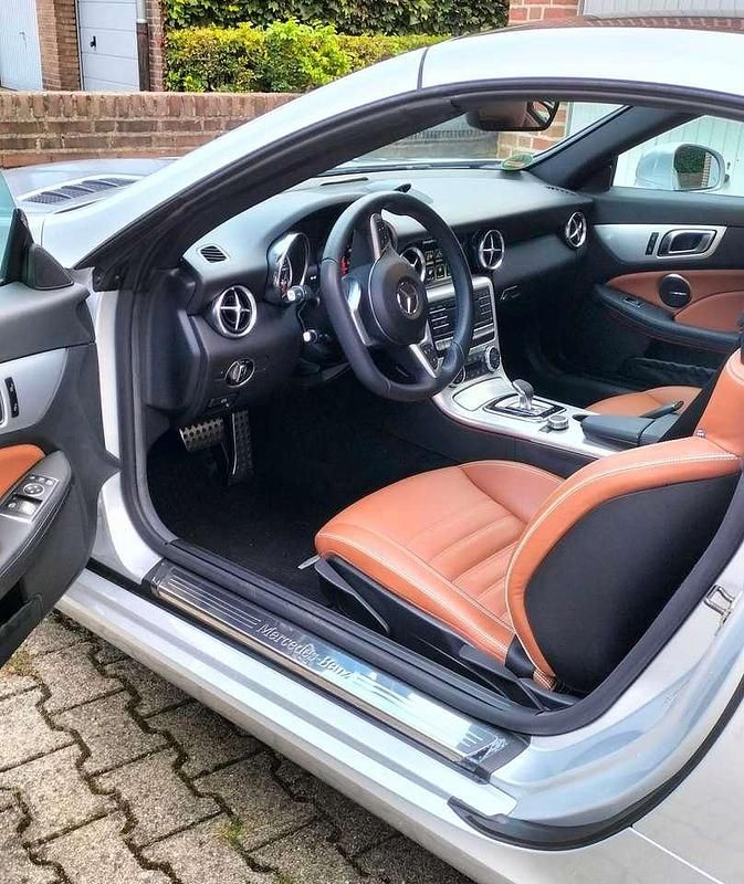 Irridiumsilber Gebraucht 2018 Mercedes SLC200 Cabrio | 35.995 € (Fairer Preis) - Bild 1/4