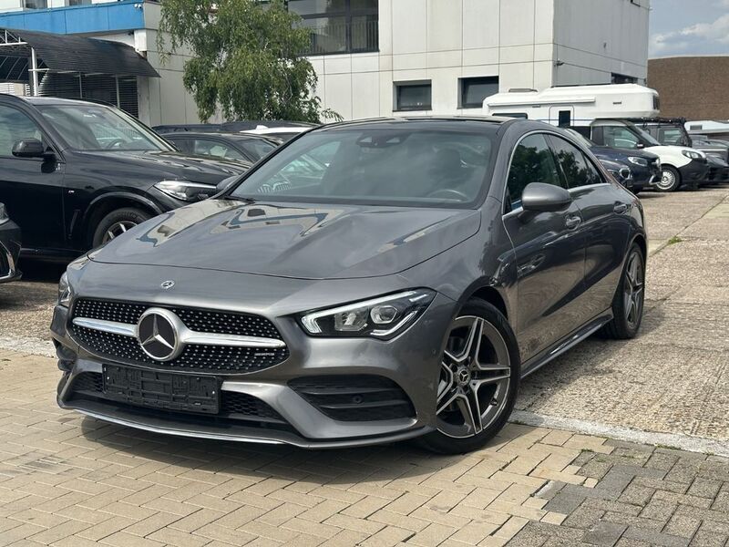 Grau Gebraucht 2020 Mercedes CLA180 AMG line Limousine | 32.900 € - Bild 1/4