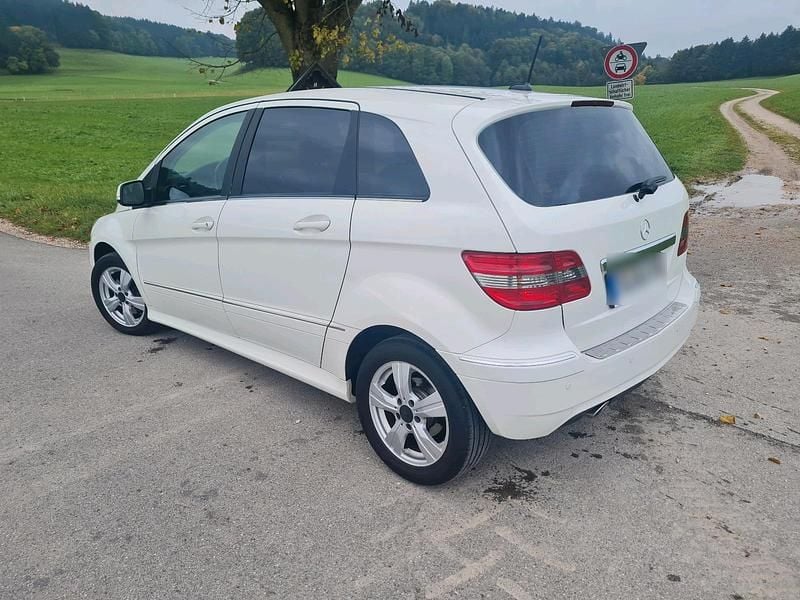Gebraucht Mercedes B200 150 PS (110 kW) 2009 Weiß Van / Kleinbus