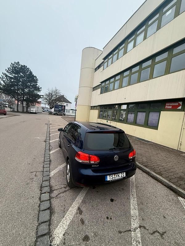 Blau Gebraucht 2012 VW Golf VII Trendline Limousine | 6.200 € (Guter Preis) - Bild 1/4