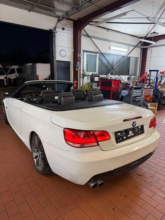 Gebraucht BMW 330 Cabriolet M Sport 245 PS (180 kW) 2010 Weiß Cabrio