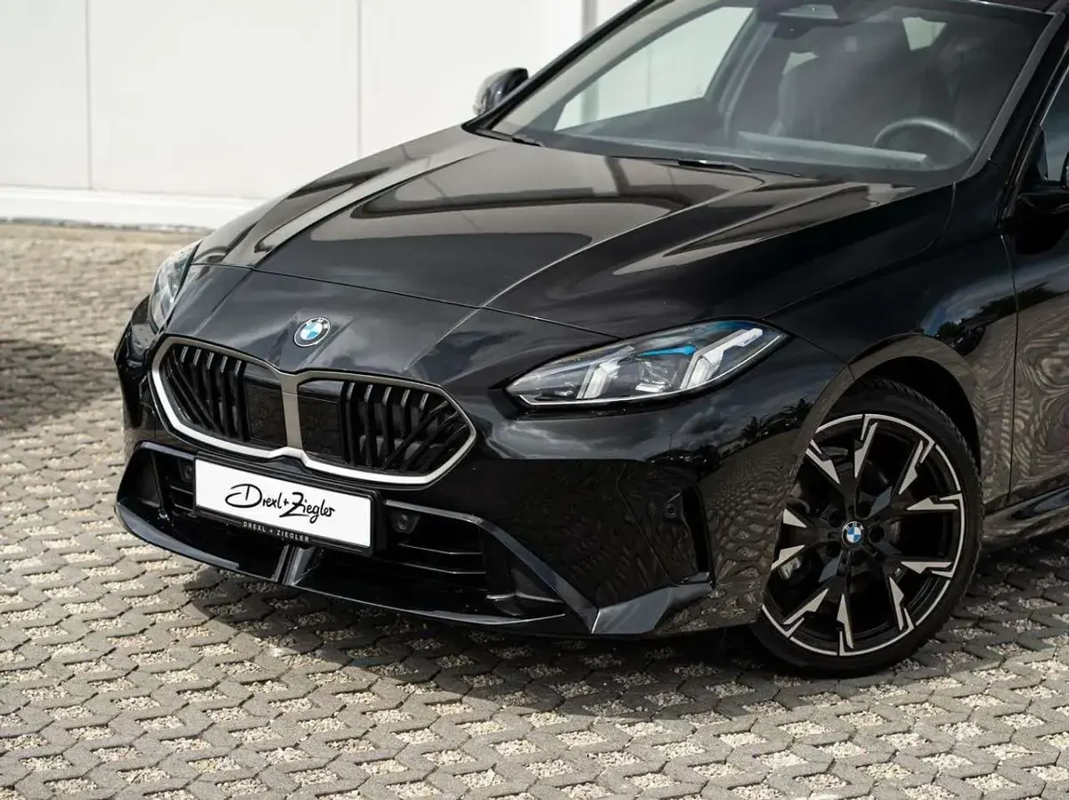 Gebraucht BMW 120 M Sport 170 PS (125 kW) 2025 Saphirschwarzmetallic Kleinwagen
