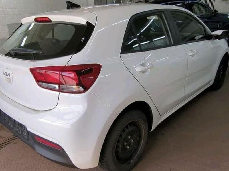 Gebraucht Kia Rio Vision 230 PS (169 kW) 2022 Clear white Limousine