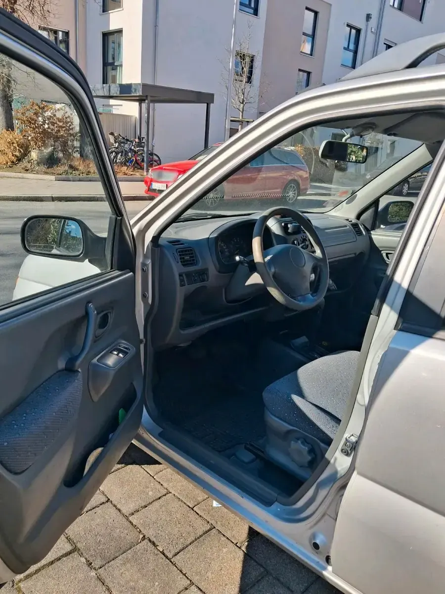 Gebraucht Suzuki Ignis 83 PS (61 kW) 2001 Silber Kleinwagen