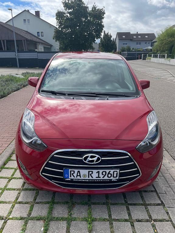 Rot Gebraucht 2017 Hyundai ix20 YES! Kleinwagen | 9.560 € (Fairer Preis) - Bild 1/4