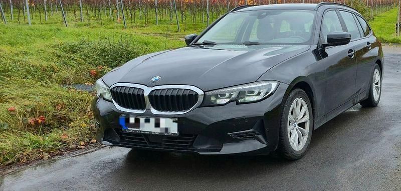 Schwarz Gebraucht 2020 BMW 318 Luxury Line Kombi | 18.700 € (Guter Preis) - Bild 1/4