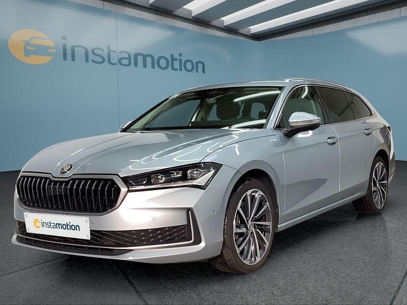 Silber Gebraucht 2024 Skoda Superb Kombi | 44.949 € (Teuer) - Bild 1/4