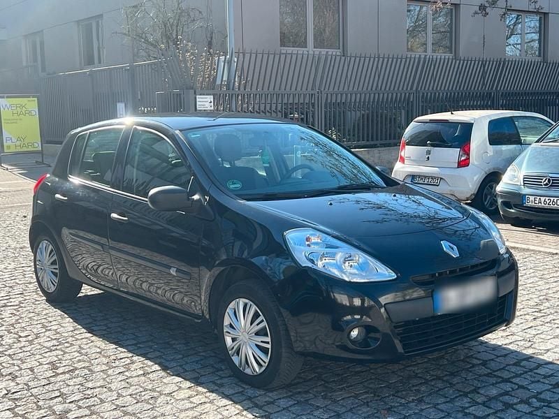 Gebraucht Renault Clio II 67 PS (49 kW) 2009 Schwarz Kleinwagen