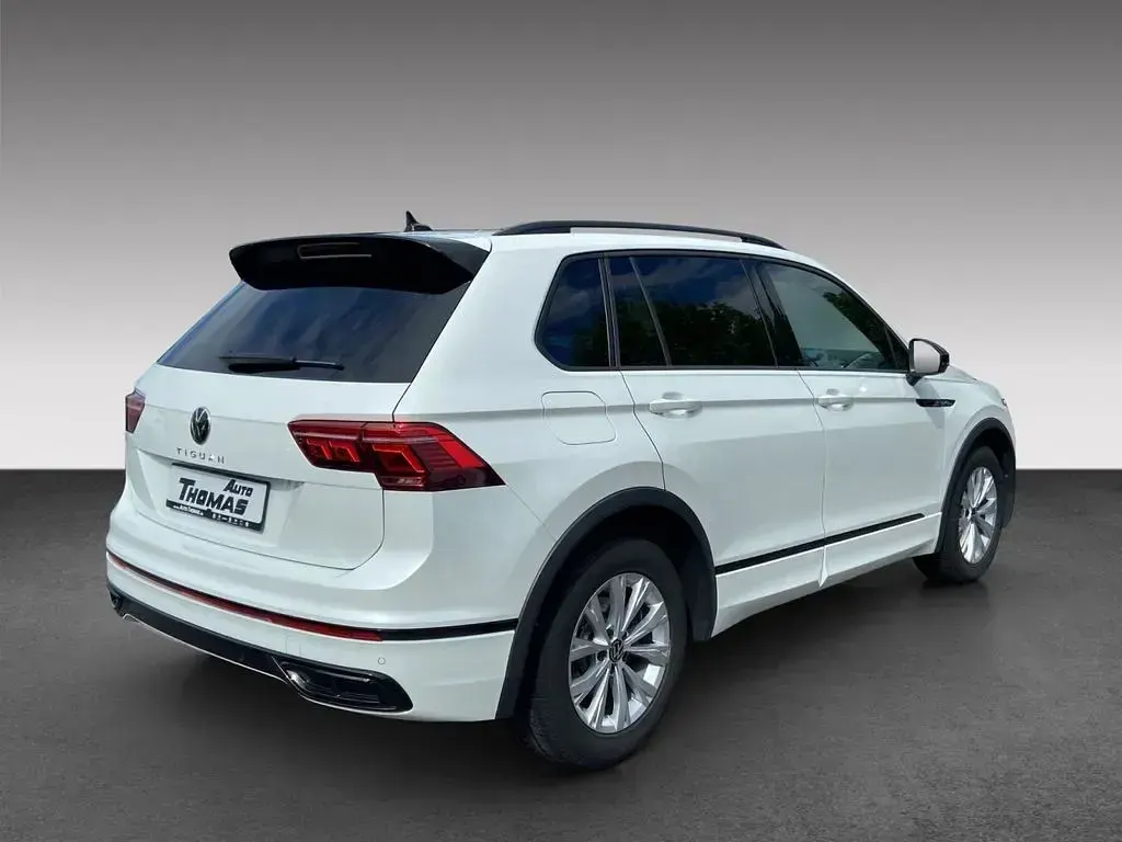 Gebraucht VW Tiguan R-line 150 PS (110 kW) 2023 Weiß SUV