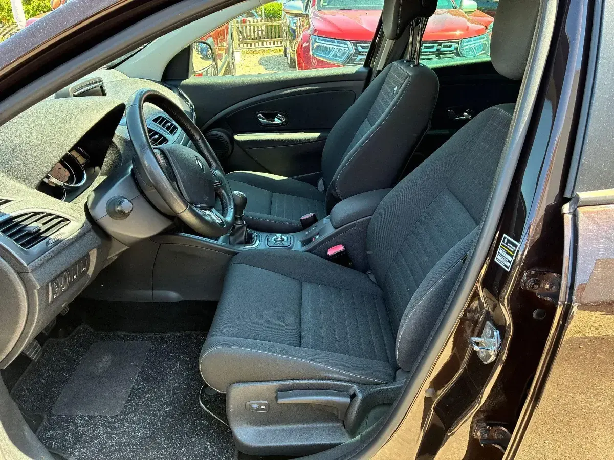 Gebraucht Renault Mégane GrandTour LIMITED 110 PS (80 kW) 2015 Braun Kombi