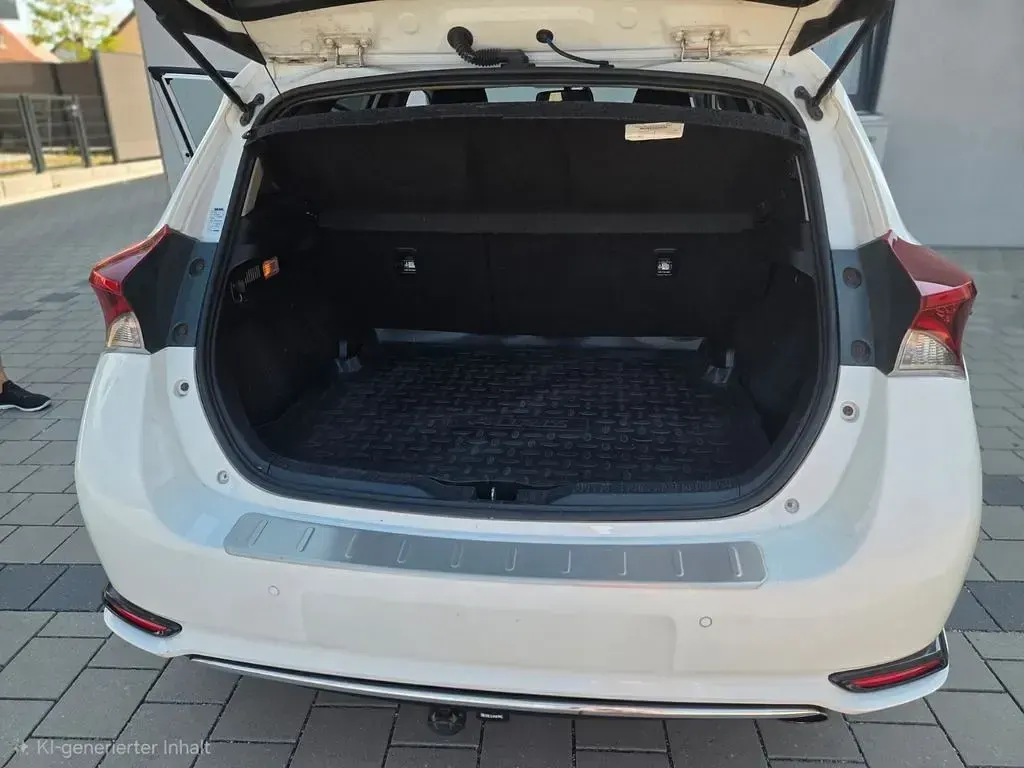 Gebraucht Toyota Auris Executive 116 PS (85 kW) 2015 Weiß Limousine
