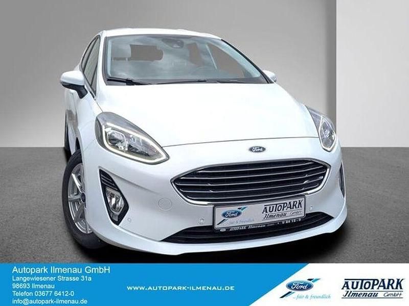 Frost weiß Gebraucht 2021 Ford Fiesta Titanium Kleinwagen | 15.749 € (Fairer Preis) - Bild 1/4