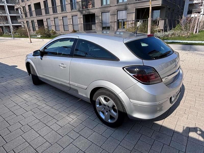 Gebraucht Opel Astra 103 PS (75 kW) 2008 Coupé