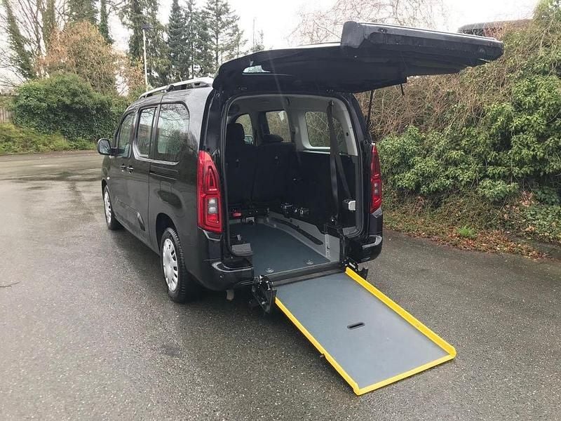 Second-hand Opel Combo 131 CP (96 kW) 2019 Negru Monovolum