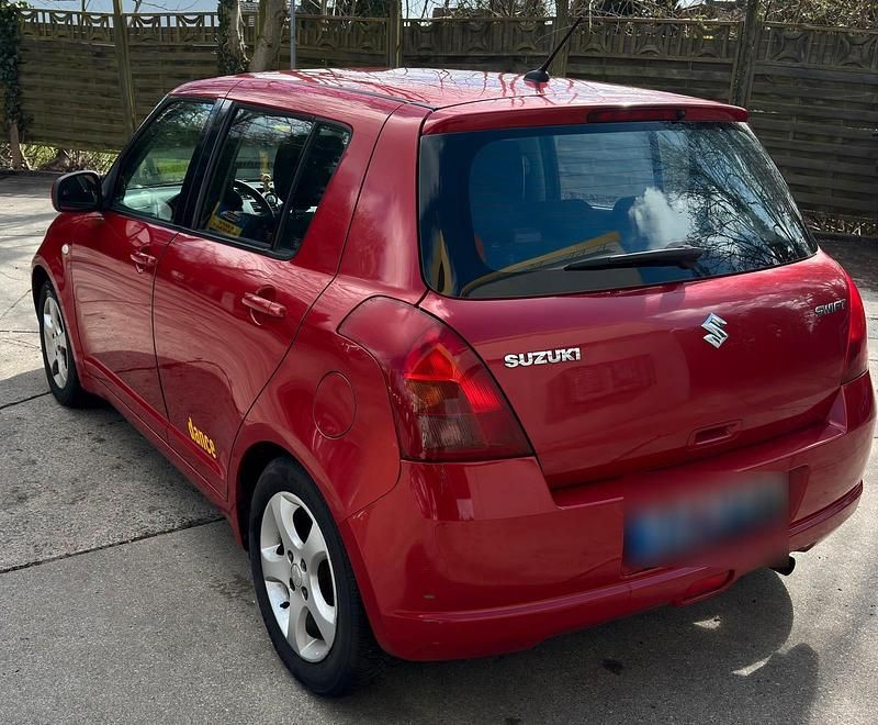 Gebraucht Suzuki Swift 92 PS (67 kW) 2007 Rot Kleinwagen