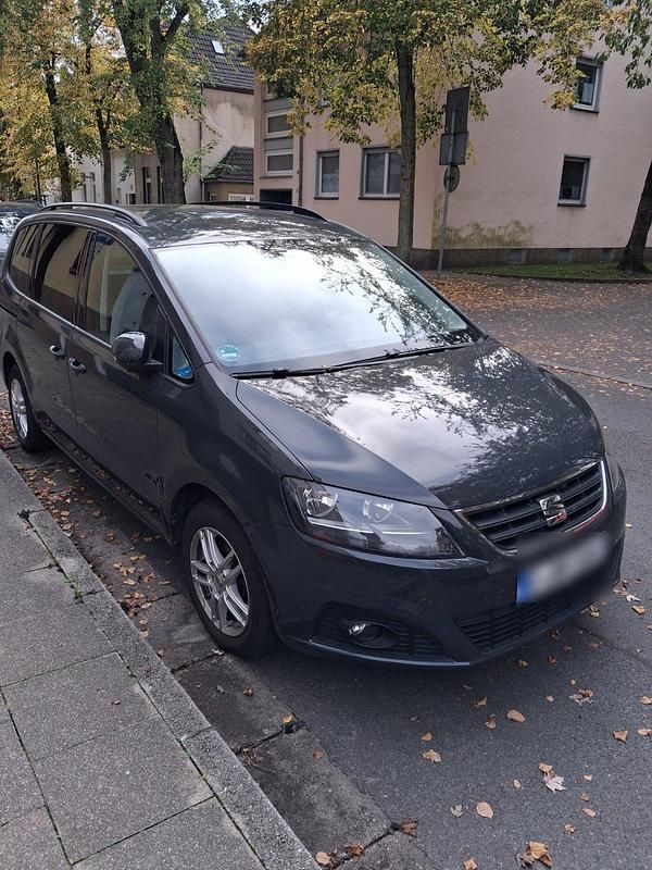 Grau Gebraucht 2018 Seat Alhambra Style Van / Kleinbus | 22.300 € (Superpreis) - Bild 1/4