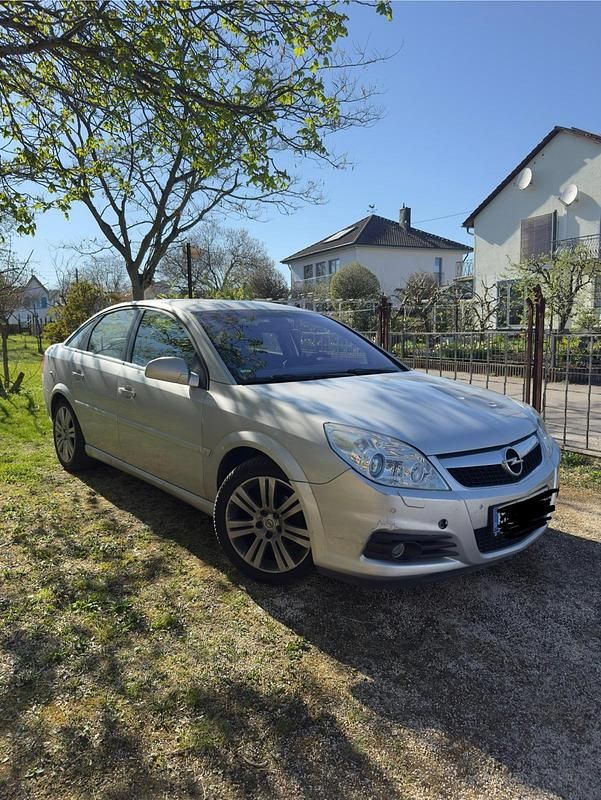 Silber Gebraucht 2005 Opel Vectra Edition Limousine | 1.200 € (Guter Preis) - Bild 1/4