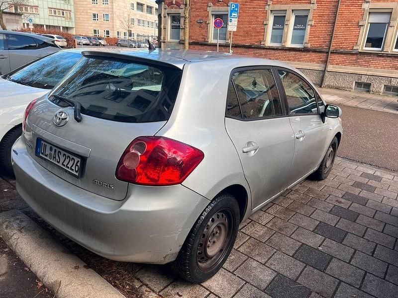 Silber Gebraucht 2007 Toyota Auris Executive Limousine | 2.500 € (Guter Preis) - Bild 1/4