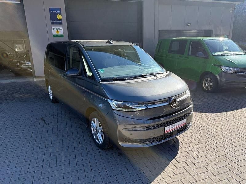 Gebraucht VW Multivan Style 150 PS (110 kW) 2021 Grau Van